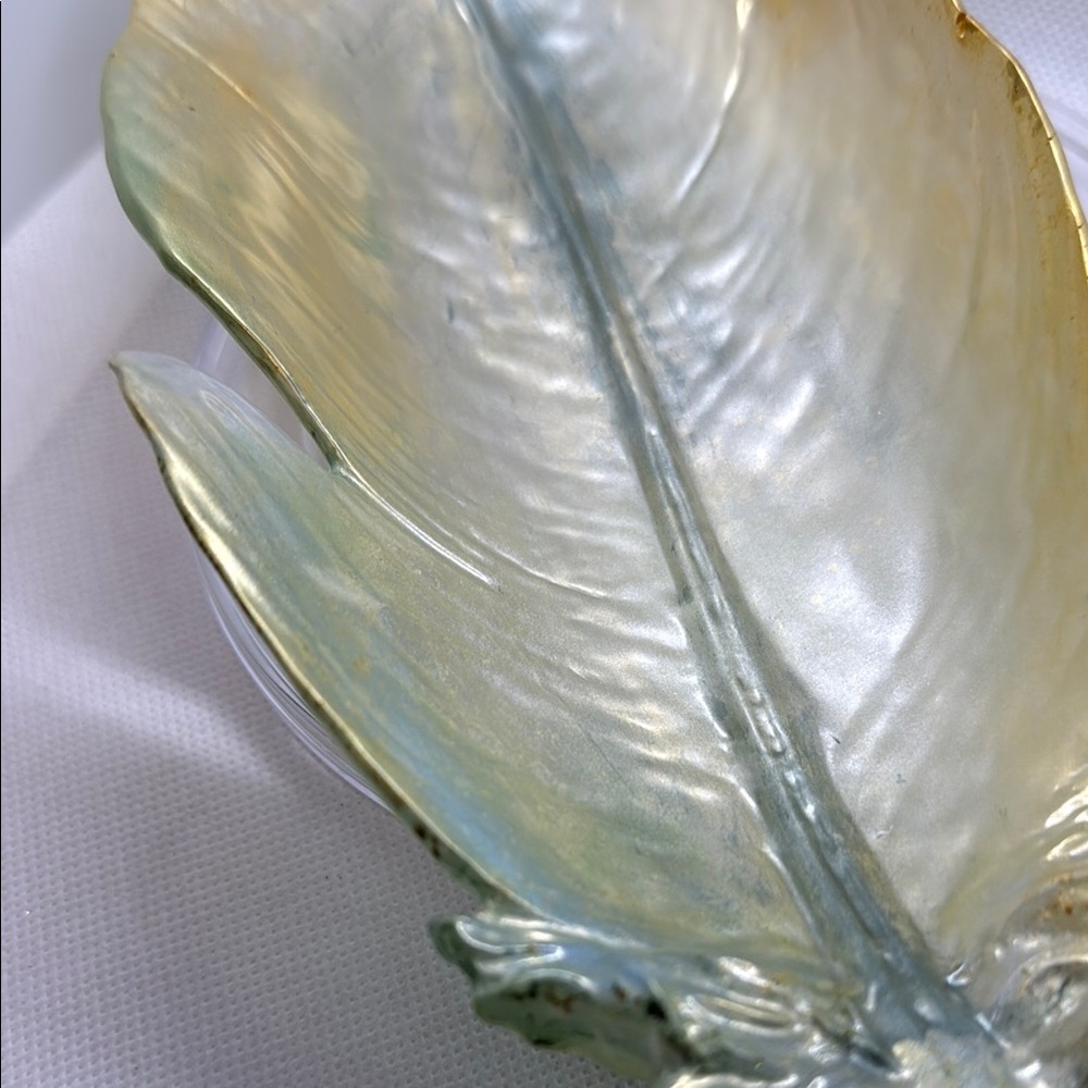 Elegant Gold and Silver Feather Resin Accent - Picture 6 of 12